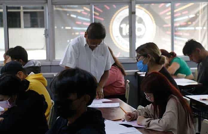 Menos del 60% de alumnos de nivel básico en México concluyen secundaria